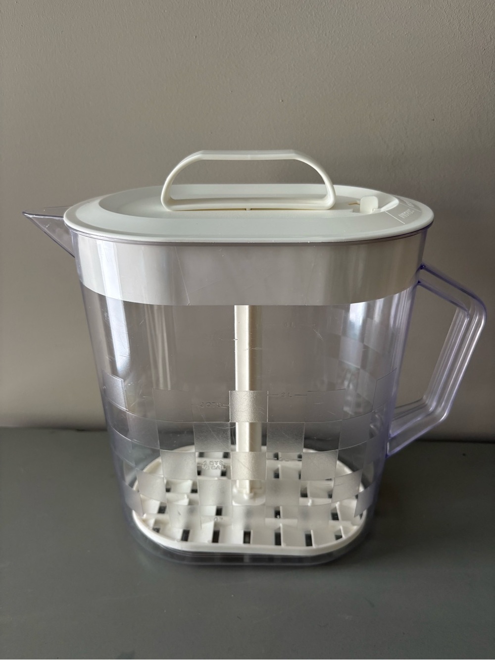 Pampered Chef 1 Gallon 4 Quart Quick Stir Pitcher